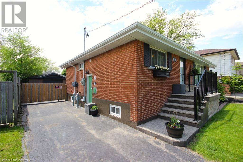Hamilton, ON L8V2H5,48 CARMEN AVE #Main