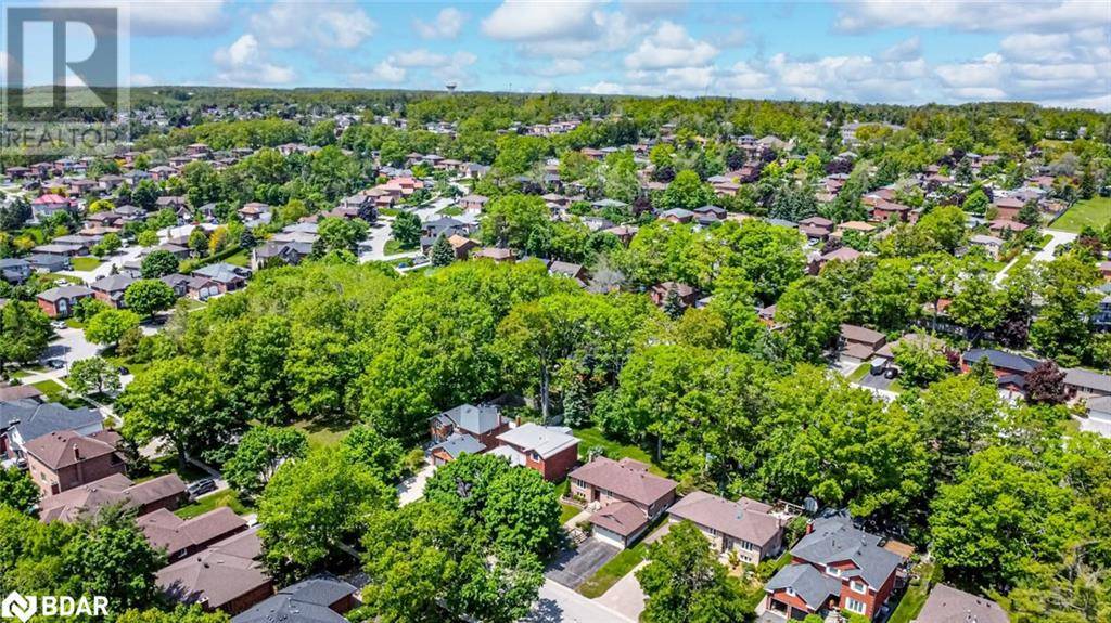 Barrie, ON L4N6G3,24 LAYTON Crescent