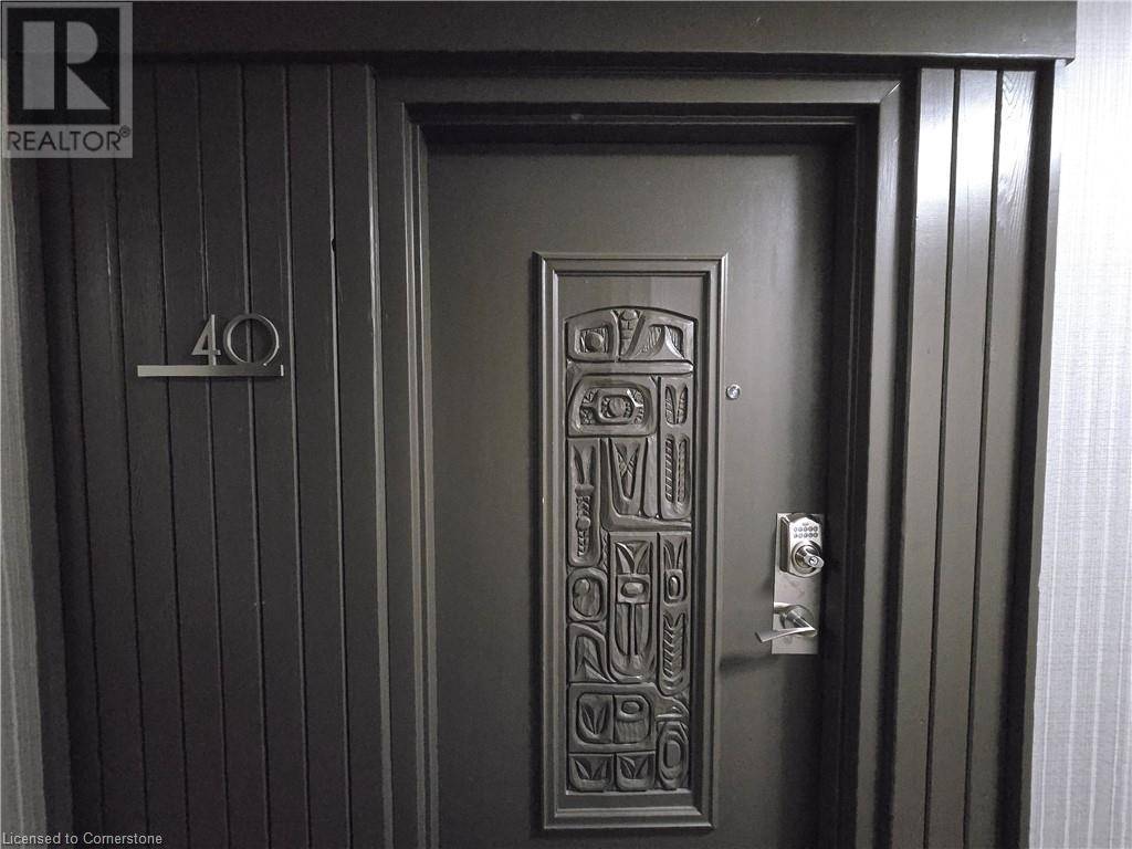 Oakville, ON L6H2P5,1016 FALGARWOOD DR #40