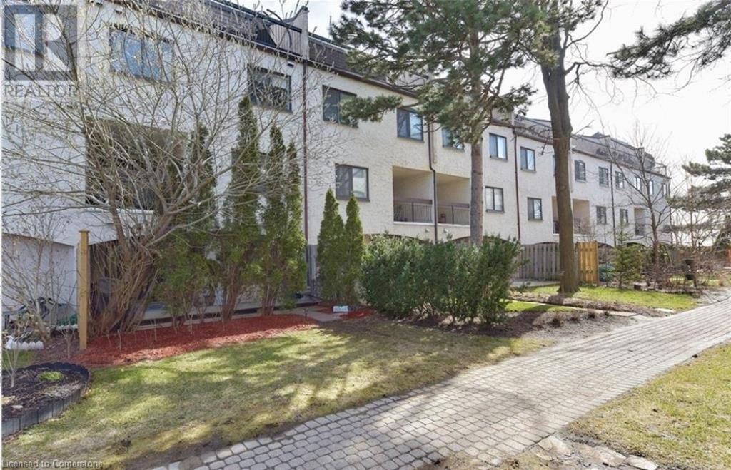 Oakville, ON L6H2P5,1016 FALGARWOOD DR #40