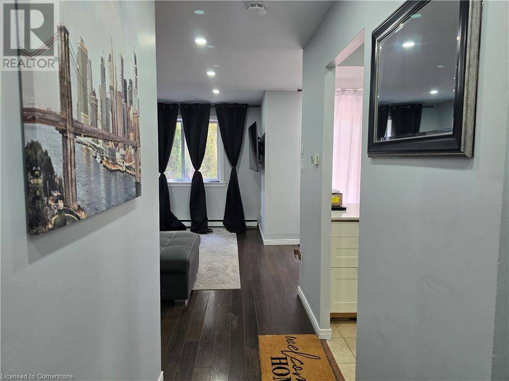 Oakville, ON L6H2P5,1016 FALGARWOOD DR #40