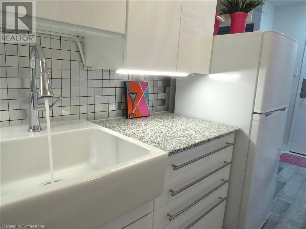 Hamilton, ON L8V2R8,30 SUMMIT AVE #307