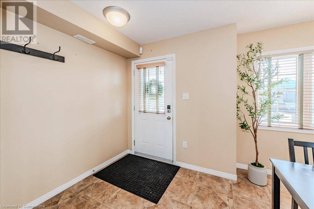 Kitchener, ON N2E0A3,50 HOWE DR #21A