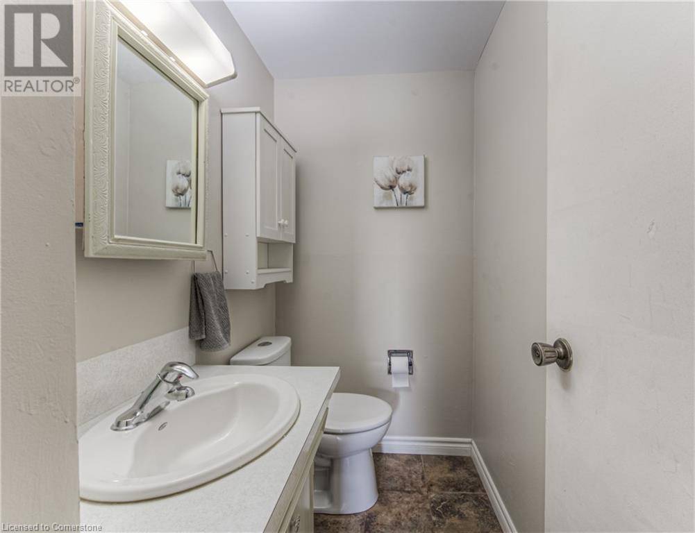 Kitchener, ON N2E1V9,82 ROSENEATH Crescent