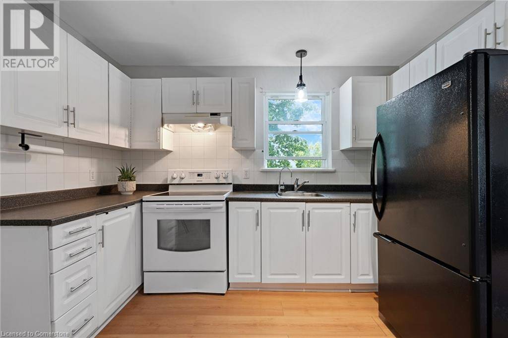 Cambridge, ON N1R2L9,3 SHORT Street