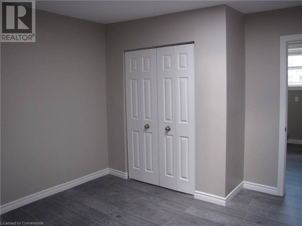 Kitchener, ON N2G2K8,181 KING ST East #15