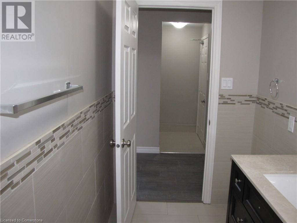 Kitchener, ON N2G2K8,181 KING ST East #15