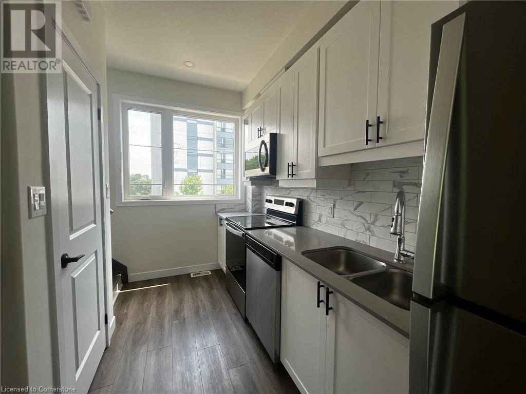Kitchener, ON N2H5G1,650 VICTORIA ST South #B
