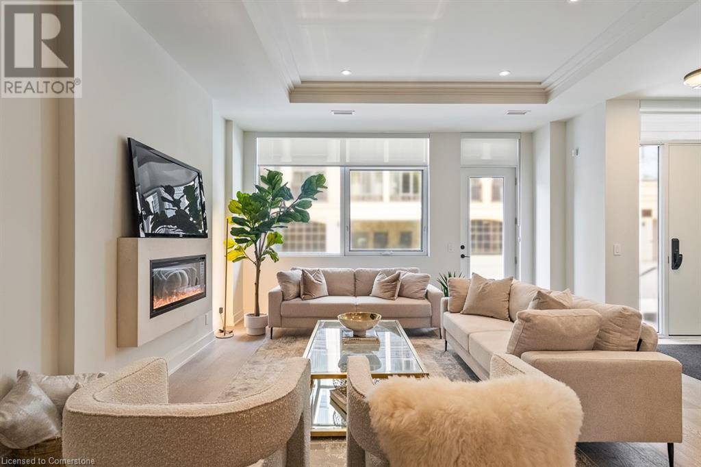 Oakville, ON L6K2W6,123 MAURICE DR #105