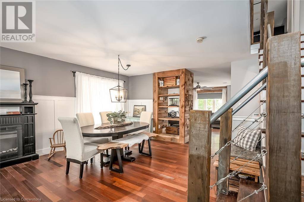 Burlington, ON L7L6V7,2214 KENNETH Crescent