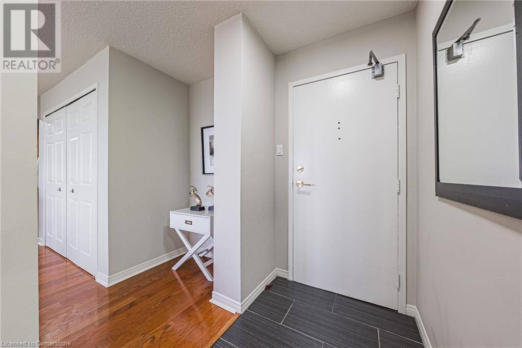 Burlington, ON L7P3P4,2055 UPPER MIDDLE RD #1706