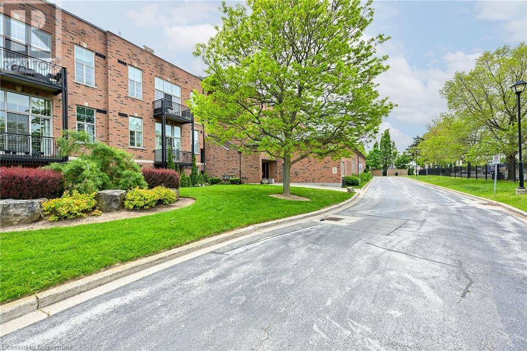 Waterdown, ON L8B1A9,262 DUNDAS ST East #403