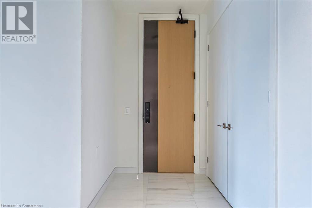 Oakville, ON L6K2W6,123 MAURICE DR #304