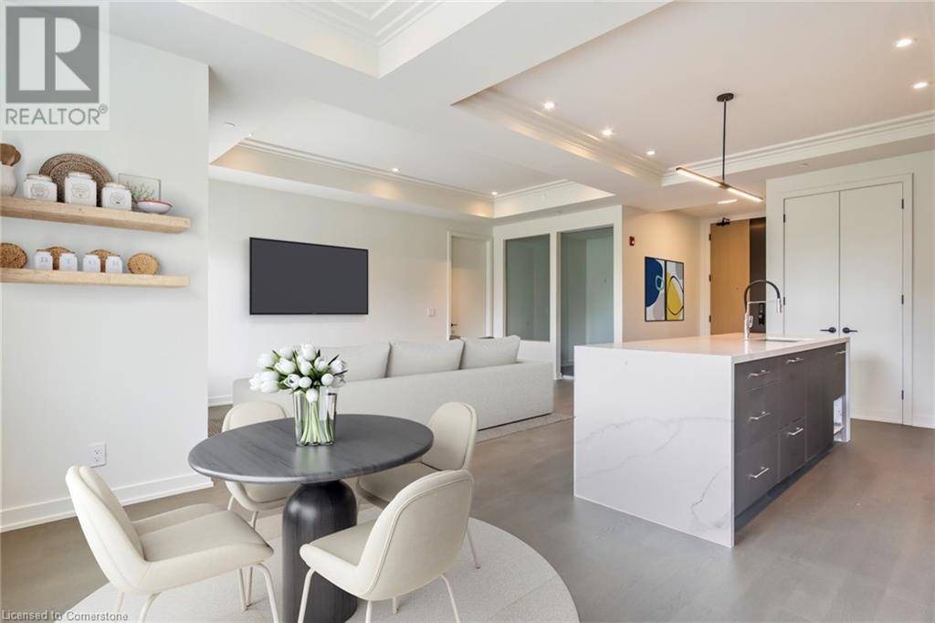 Oakville, ON L6K2W6,123 MAURICE DR #304