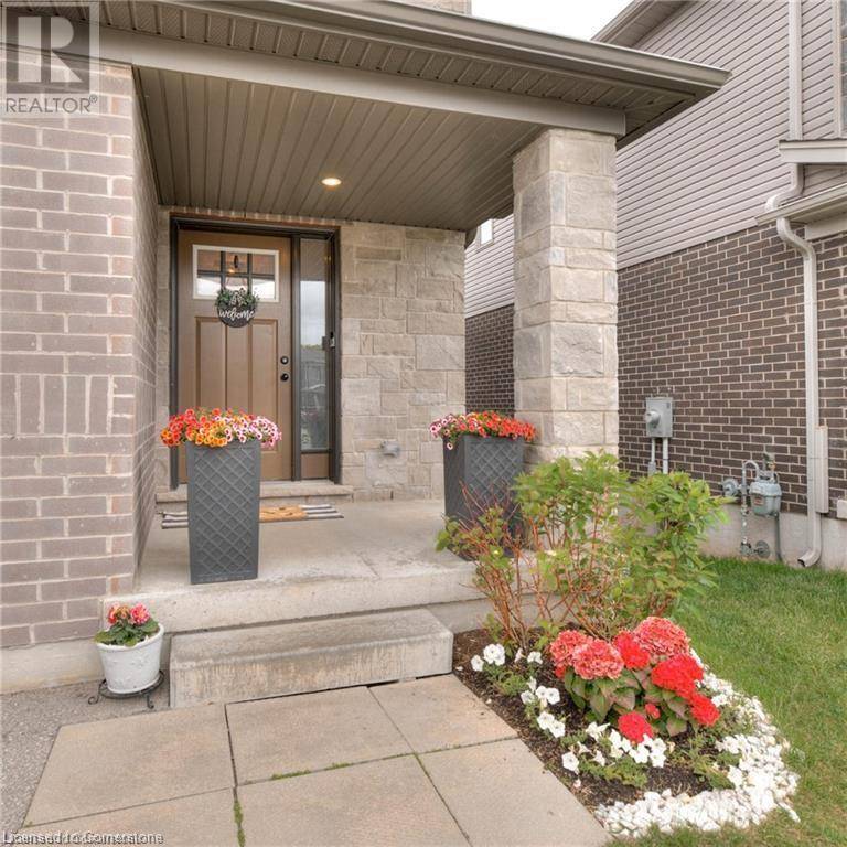 Cambridge, ON N1S0B6,135 HARDCASTLE DR #45