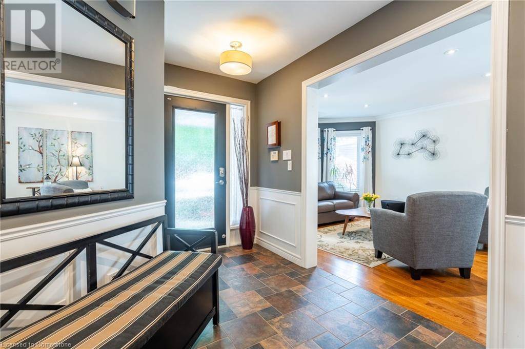 Burlington, ON L7M3X2,2162 HEIDI Avenue