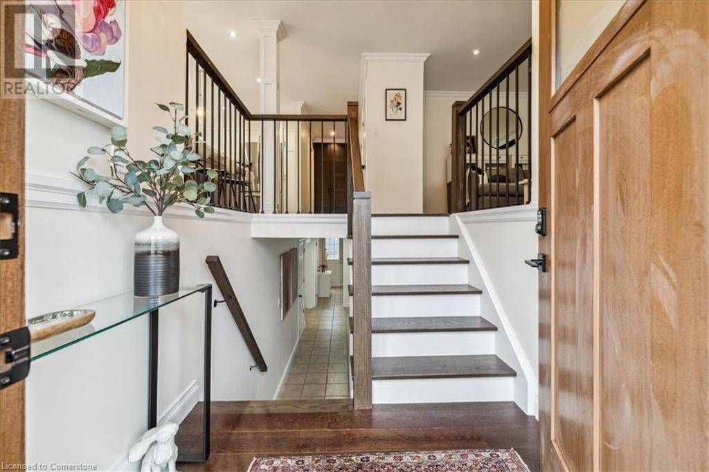 Burlington, ON L7L5B8,692 CATALINA Crescent