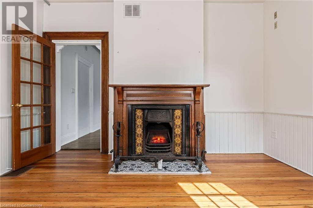 Grimsby, ON L3M3J7,13 MOUNTAIN ST #4