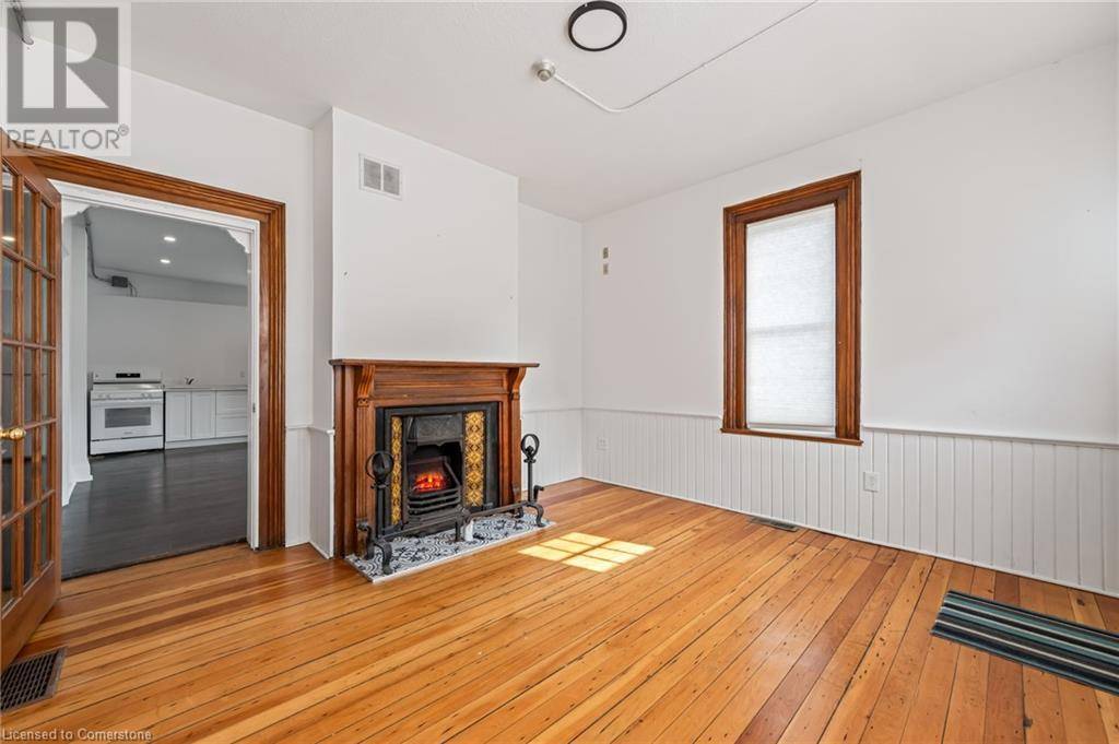 Grimsby, ON L3M3J7,13 MOUNTAIN ST #4