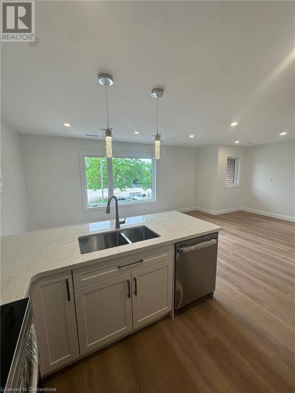 Stratford, ON N5A2J8,161 NELSON ST #3