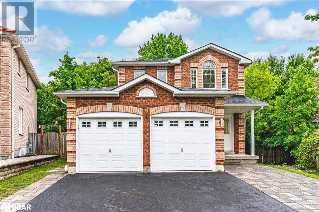 Barrie, ON L4N5R5,9 MCKENZIE Crescent