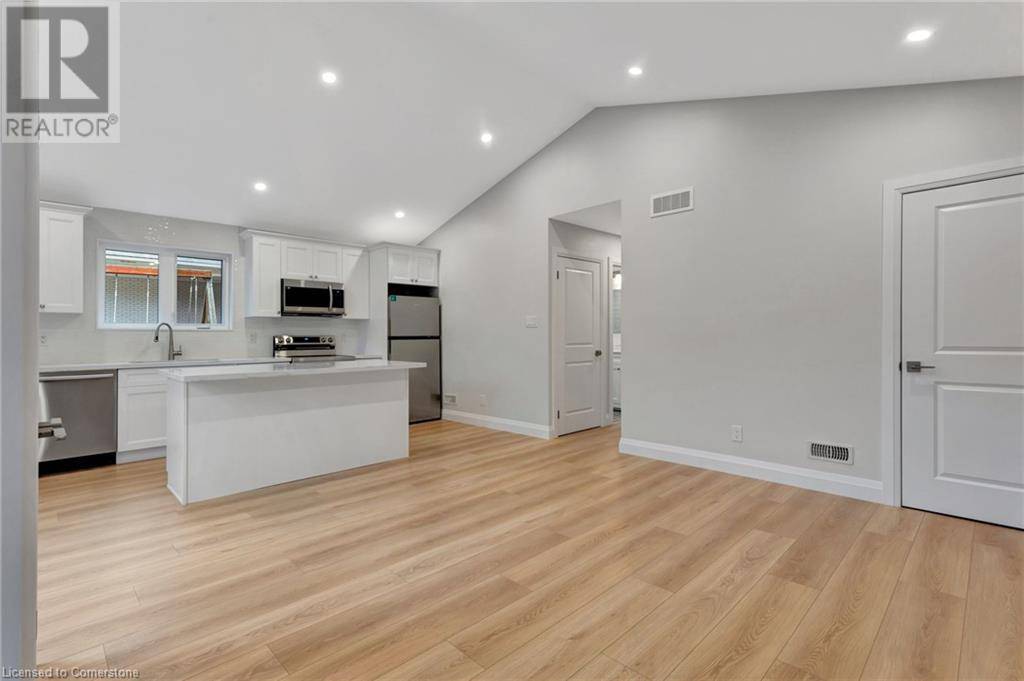 Kitchener, ON N2M4H6,8 SUMMIT Avenue