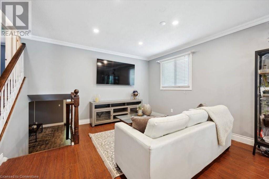 Guelph, ON N1H7P3,9 PAULINE Place
