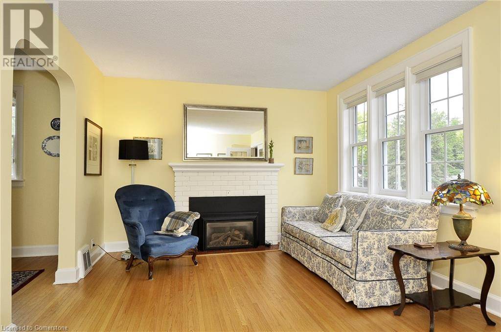 Cambridge, ON N3H1R2,343 ARGYLE Street S