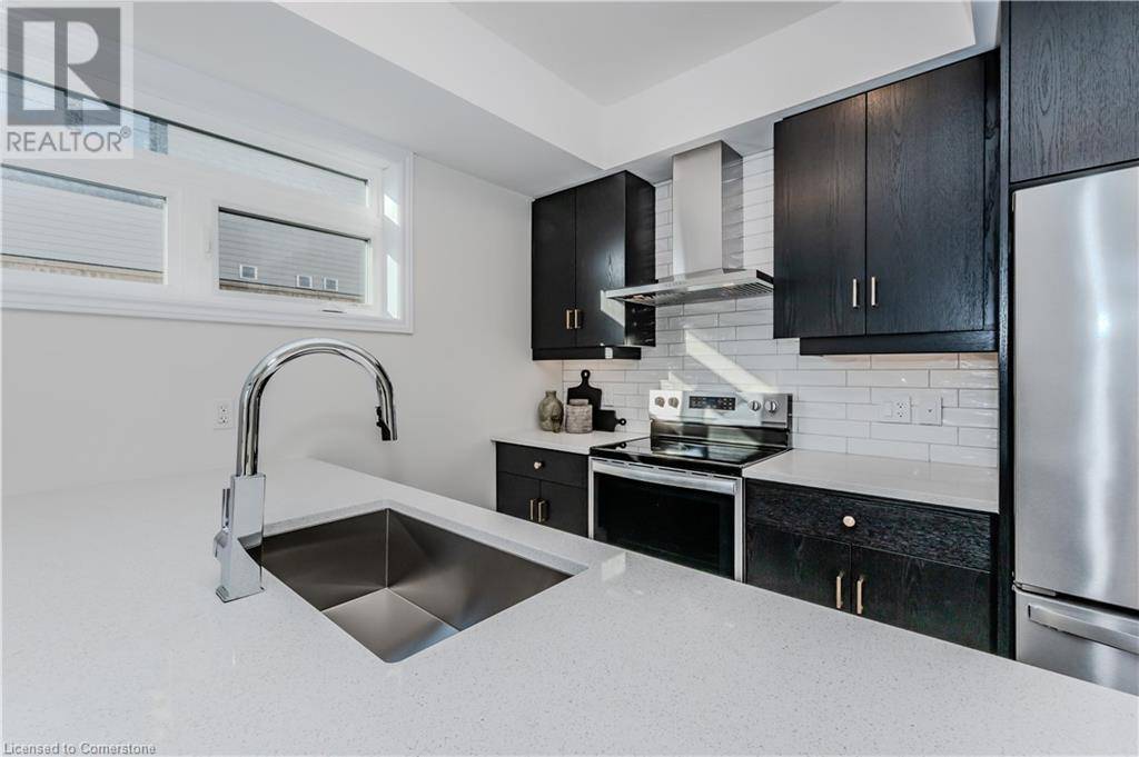 Kitchener, ON N2R0T6,22 LOMOND Lane