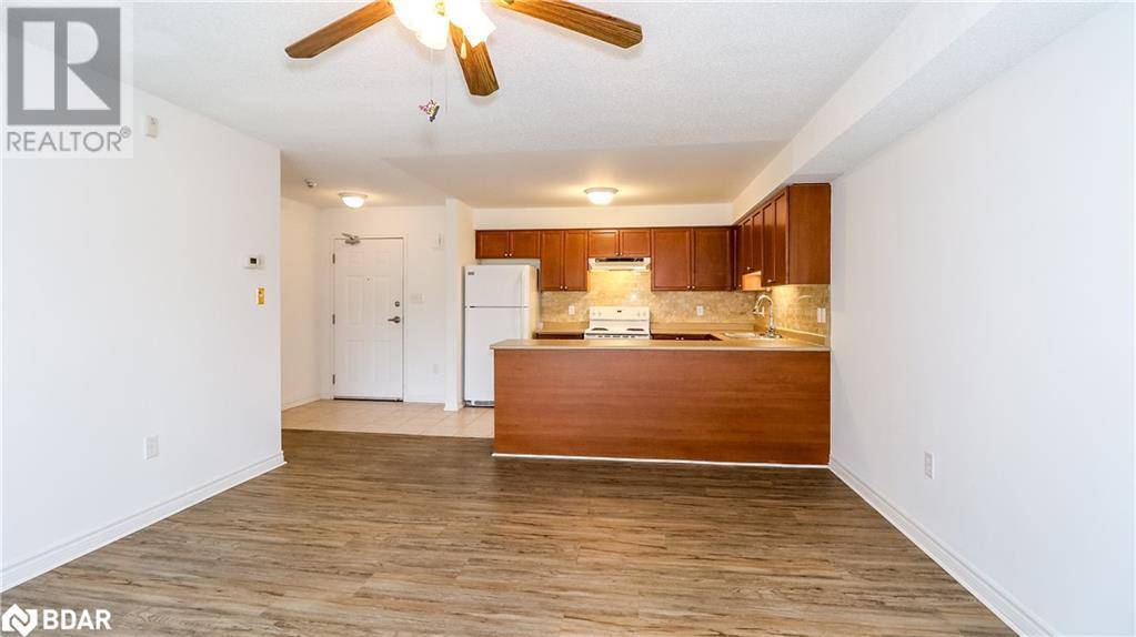 Barrie, ON L4N6L9,43 COULTER ST #19
