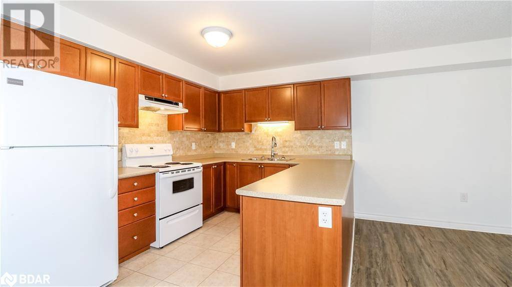 Barrie, ON L4N6L9,43 COULTER ST #19