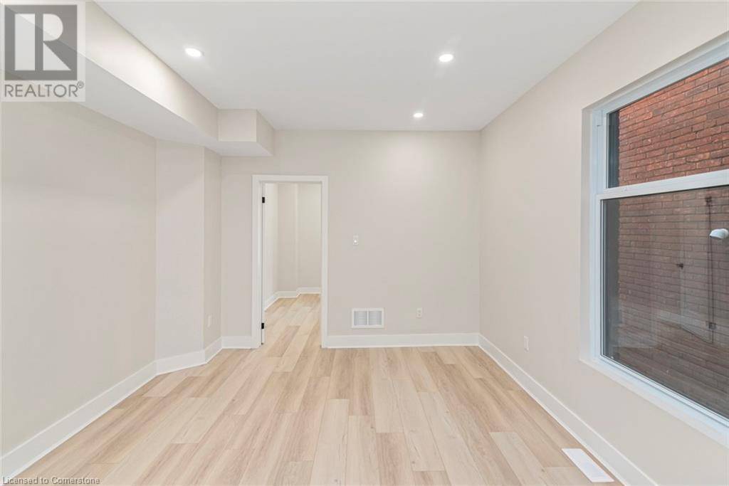 Hamilton, ON L8M2H2,200 SANFORD Avenue S
