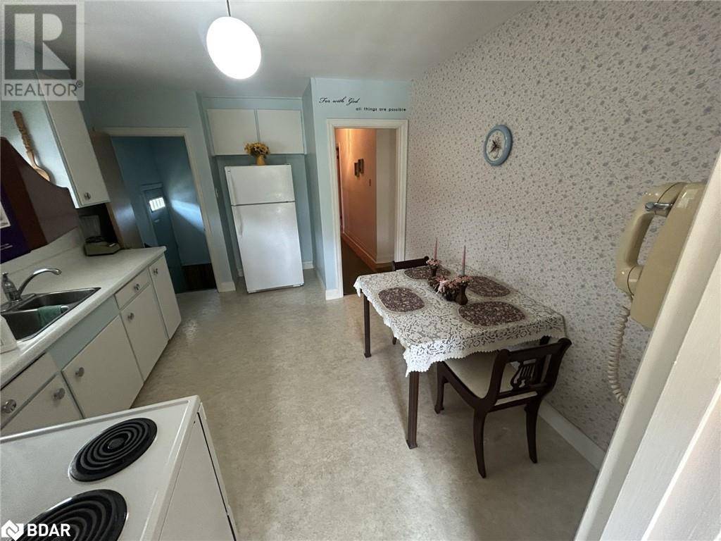 Hamilton, ON L8G1T1,60 UPPER WALKER Avenue