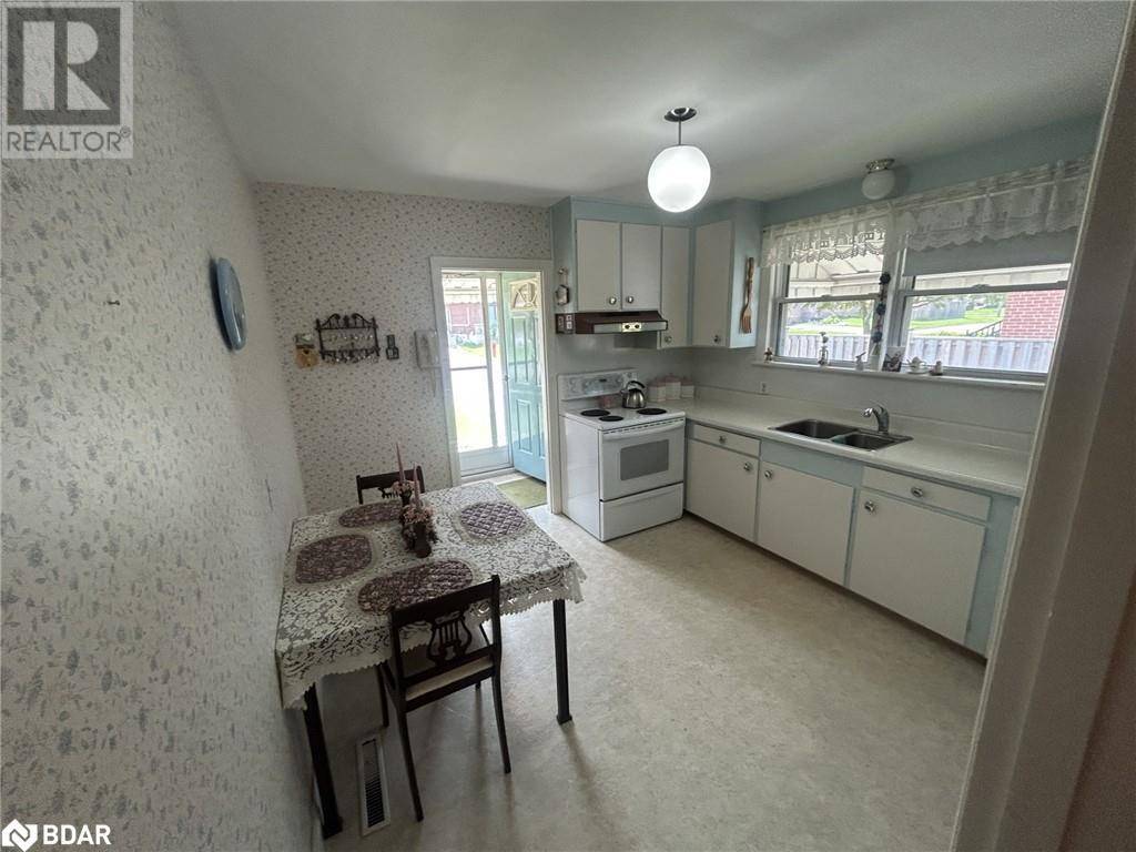 Hamilton, ON L8G1T1,60 UPPER WALKER Avenue