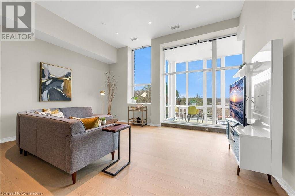 Hamilton, ON L8L1B3,50 MURRAY ST West #301