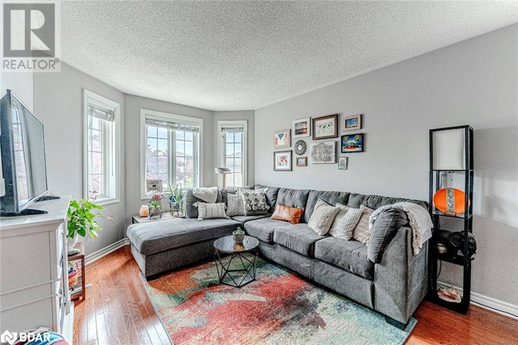 Barrie, ON L4N0A2,76 HOLLY MEADOW Road