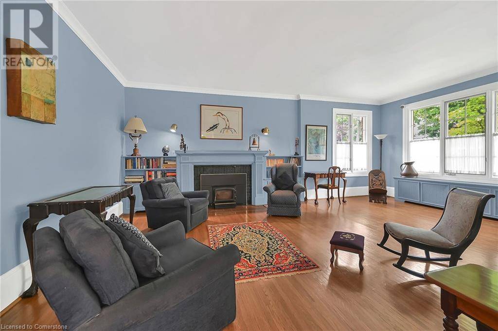 Hamilton, ON L8P3Z6,40 UNDERMOUNT Avenue
