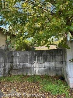 Niagara Falls, ON L2E3J1,4077 TERRACE Avenue