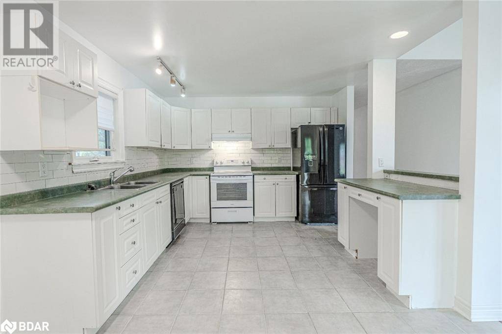 Wasaga Beach, ON L0L2P0,1 KENWELL CT #Upper