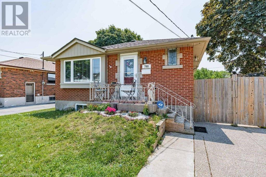 Hamilton, ON L8T2G3,768 TENTH Avenue