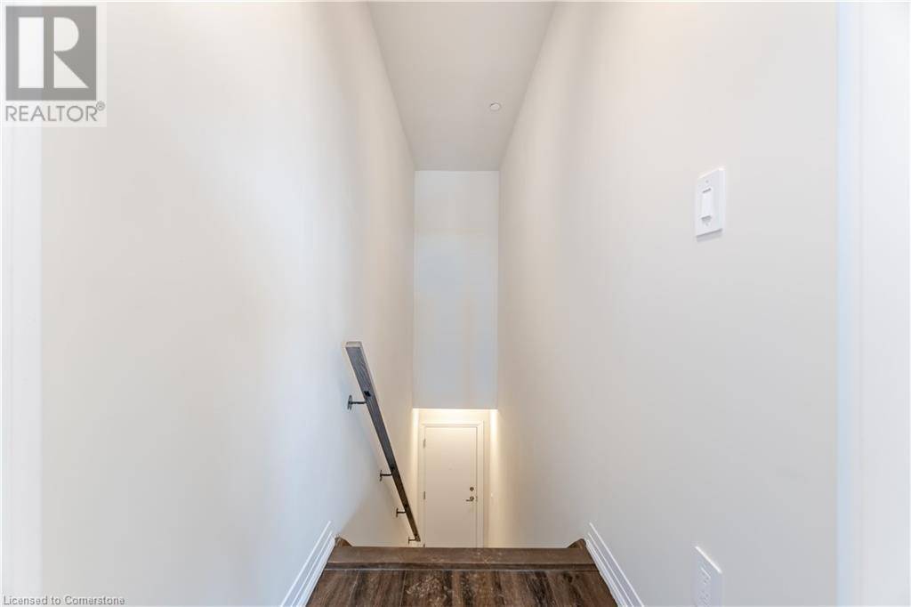 Milton, ON L9E1N4,1565 ROSE WAY #103