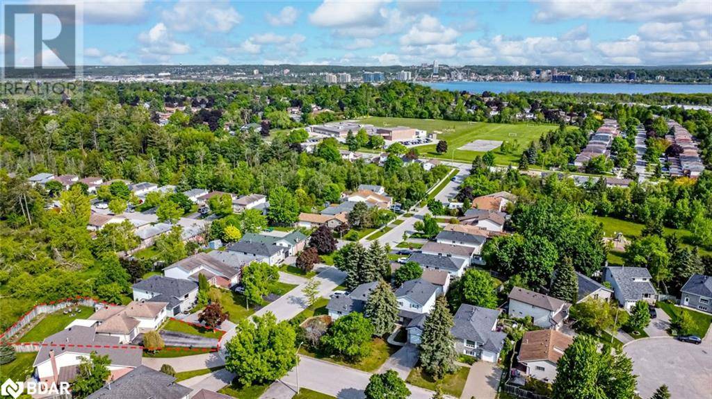 Barrie, ON L4N6H1,40 MCCONKEY Place