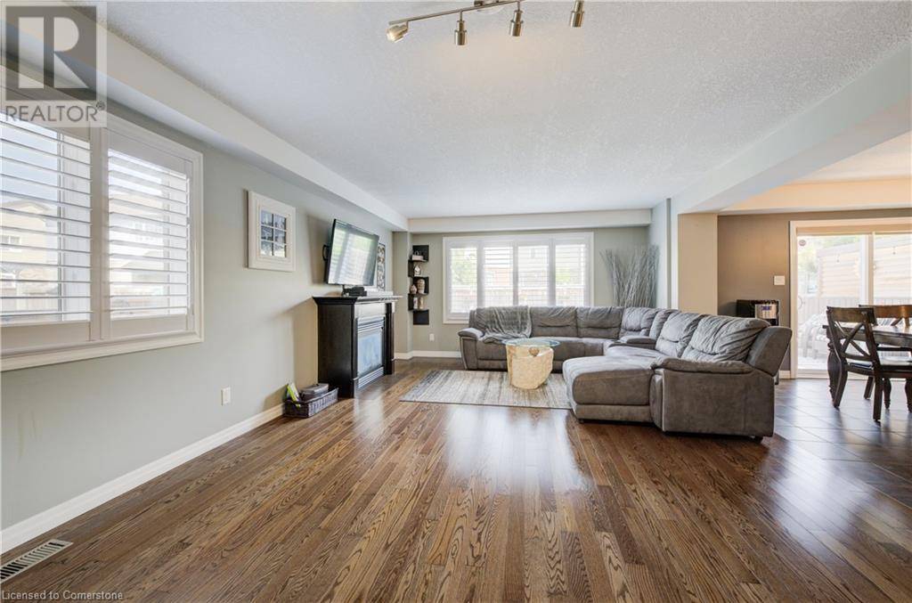 Cambridge, ON N1S0A2,354 SALISBURY Avenue