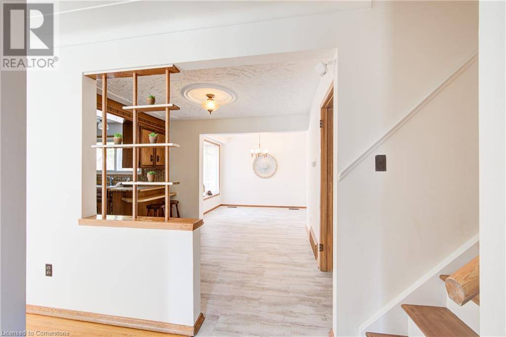 Kitchener, ON N2A2H8,94 HAROLD Avenue