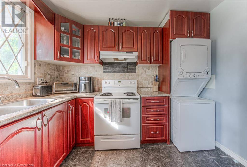 Waterloo, ON N2L4L5,553 TEAKWOOD Drive