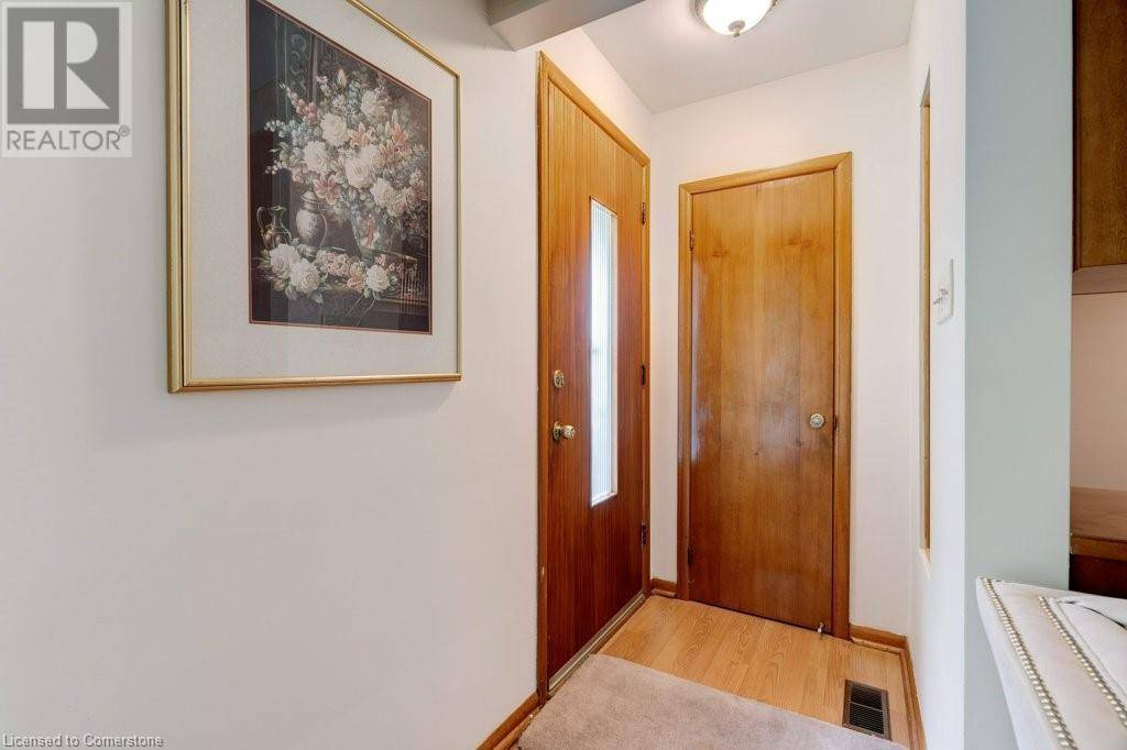 Hamilton, ON L8T2N4,29 BEACON Avenue