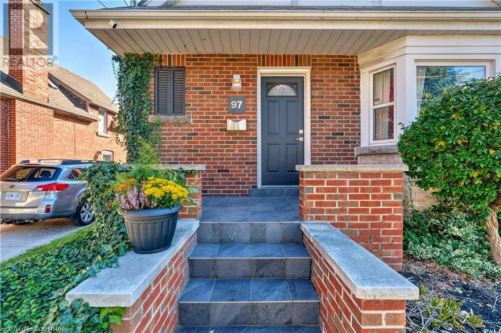 Hamilton, ON L9A3J6,97 KNYVET Avenue
