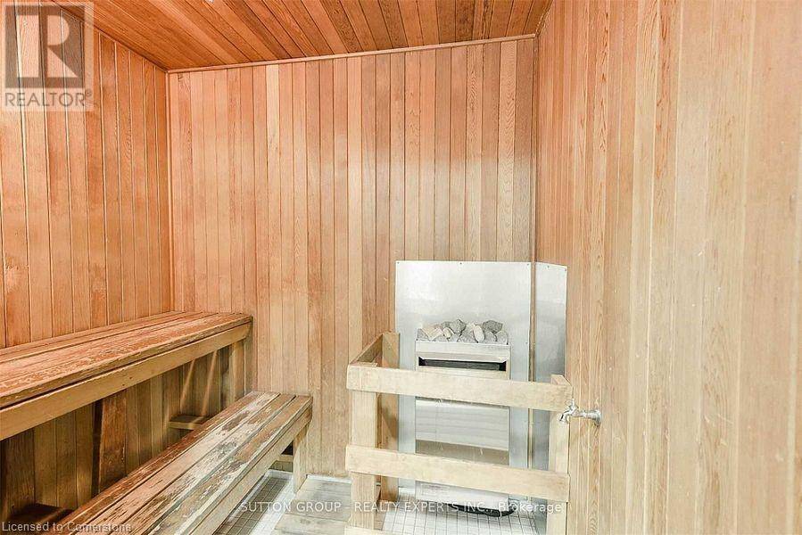 Mississauga, ON L5B4M2,33 ELM DR #407