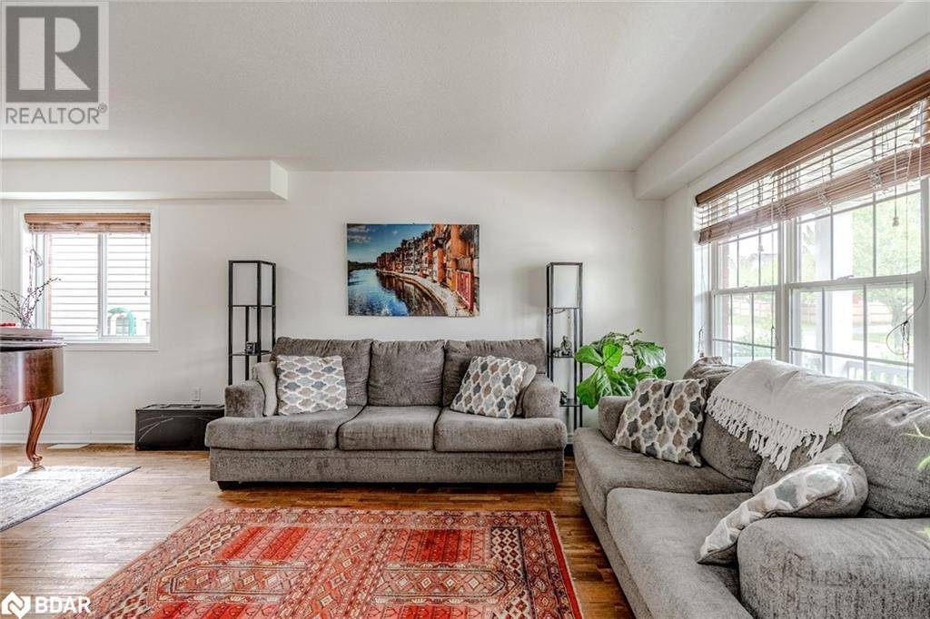 Barrie, ON L4N0Z1,29 BROOKWOOD Drive