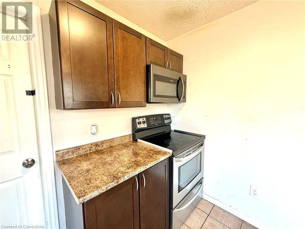 Cambridge, ON N1R3T8,93 NORFOLK Avenue
